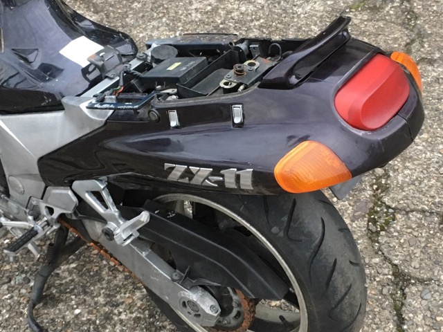 売約済み】カワサキ ZZR1100が入荷しました。 - バイクパーツのジャンクボックス
