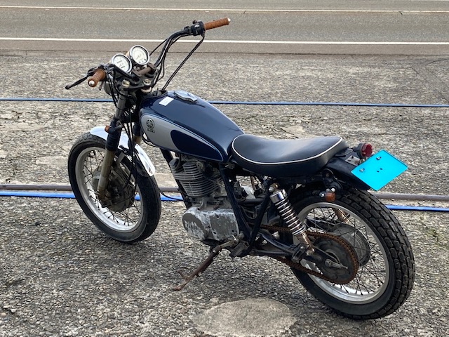 YAMAHA ヤマハぎふ　絶版旧車　SR500　3GW-14711純正マフラー画像の本体　まにあ館　株式会社　ギフトップ　トレーディング