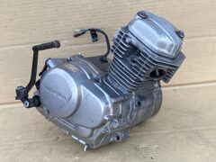 エイプ50のエンジンが入荷しました。